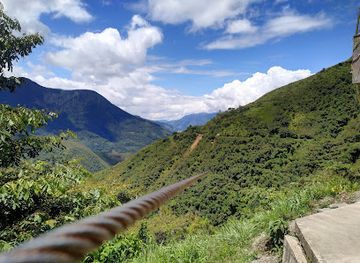 bolivia/yungas-road/attraction/mono-zip-line-and-cafe