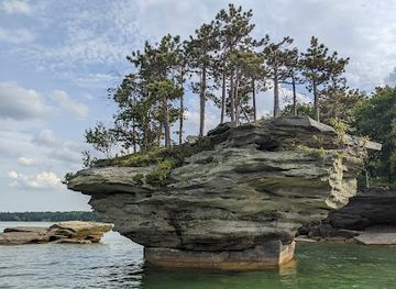 michigan/the-thumb/attraction/turnip-rock