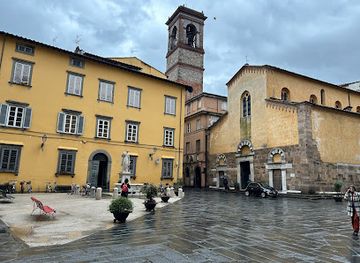 italy/lucca/attraction/piazza-del-salvatore