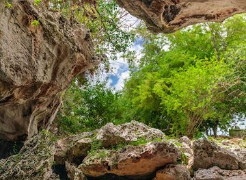turks-and-caicos-islands/providenciales/leeward/attraction/conch-bar-caves