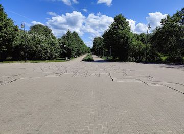 latvia/liepaja/attraction/liepajas-himnas-skulptura-cilveku-mezs