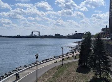 minnesota/duluth/attraction/the-lakewalk