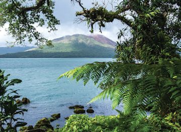 vanuatu/banks-islands/attraction/lake-letas