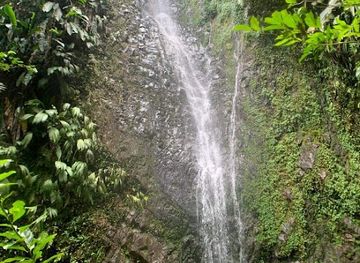 saint-vincent-and-the-grenadines/barrouallie/attraction/petit-wallibou-waterfall