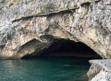 italy/amalfi/attraction/grotta-delle-sirene