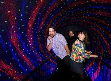 poland/warsaw/attraction/muzeum-swiat-iluzji-museum-world-of-illusion