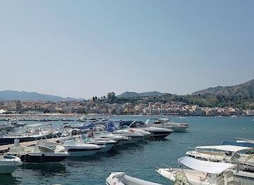 italy/taormina/attraction/porto-di-giardini-naxos