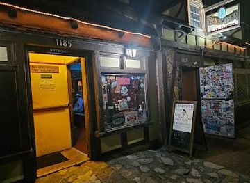 california/laguna-beach/attraction/the-sandpiper-lounge