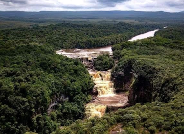 guyana/kamarang/attraction/cataratas-sakaika