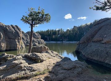 south-dakota/jewel-cave-national-monument/attraction/sylvan-lake-entrance-gate-custer-state-park
