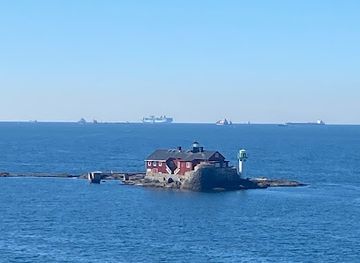 sweden/gothenburg-archipelago/attraction/botto-lighthouse-and-house