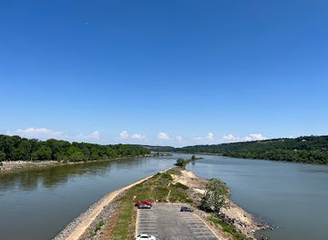 arkansas/pinnacle-mountain-state-park/attraction/big-dam-bridge