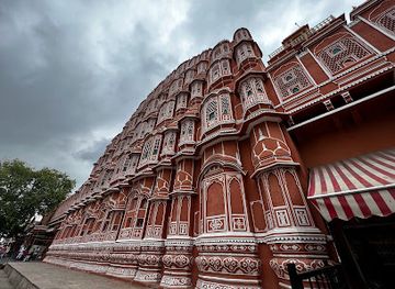 india/jaipur/jantar-mantar/attraction/jai-niwas-garden