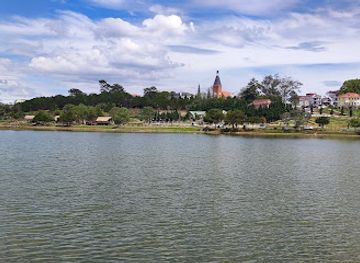 vietnam/dalat/attraction/bo-giua-ho