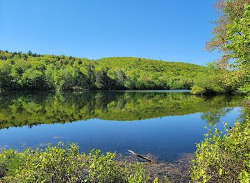 new-jersey/delaware-water-gap-national-recreation-area/attraction/hidden-lake