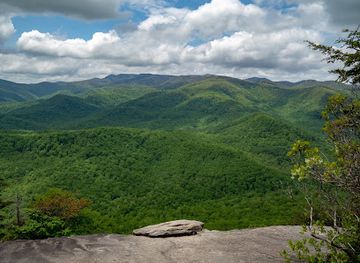 north-carolina/pisgah-national-forest/attraction/looking-glass-rock-trailhead