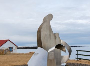 iceland/snafellsbar-area/attraction/beoio-i-von-grimur-marino