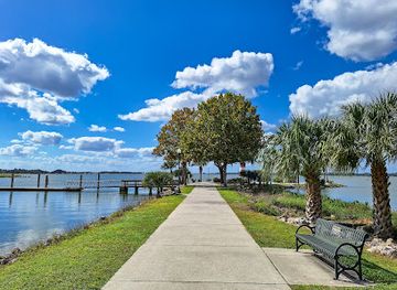 florida/mount-dora/attraction/lighthouse-walk