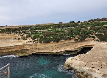 malta/marsaxlokk-fishing-village/attraction/rock-formations-near-delimara