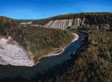 new-york/letchworth-state-park/attraction/finger-lakes-trail-letchworth-l1-access-e-off-road-parking