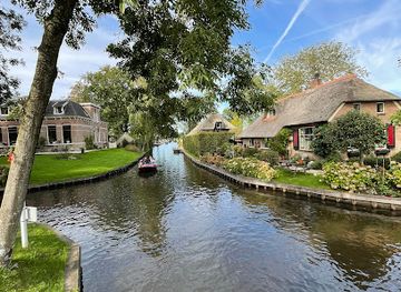 netherlands/giethoorn/attraction/standbeeld-albert-mol