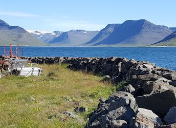 iceland/westfjords/attraction/gamla-bokabuoin-a-flateyri