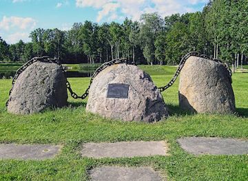estonia/paide/attraction/baltic-way-memorial-karu