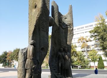 uzbekistan/chimgan-mountains/attraction/cosmonaut-monument