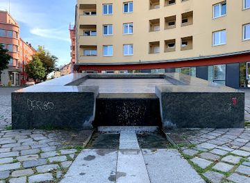 germany/nuremberg/sudstadt/attraction/neuer-brunnen-am-karl-broger-platz-inmitten-des-sudstadtparks