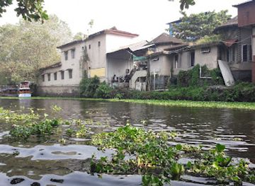 india/alleppey/attraction/canoe-boating-aleppey