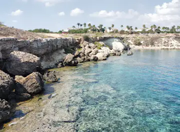 Titsiros / Pezounospilioi Beach