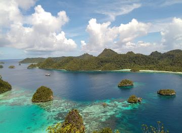 indonesia/raja-ampat/attraction/daroyen-village-raja-ampat