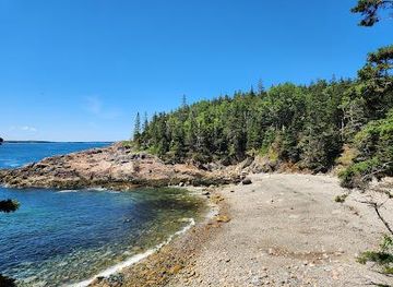 maine/bar-harbor/attraction/little-hunters-beach