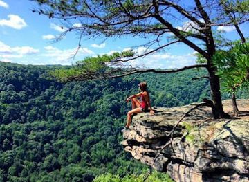 west-virginia/new-river-gorge-national-park-and-preserve/attraction/bridge-buttress-trail