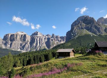 italy/val-di-fassa/attraction/cableways-belvedere-and-sass-pordoi