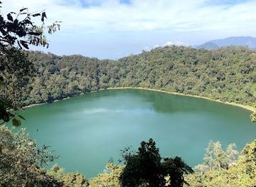 guatemala/quetzaltenango/attraction/chicabal-lake