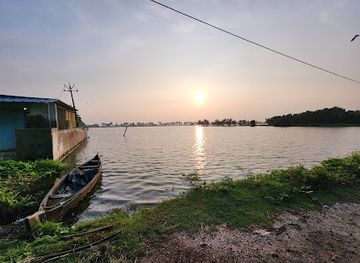 india/kerala-backwaters/attraction/kandakkadavu-view-point