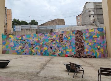 spain/lleida/attraction/mural-nen-i-columna-de-llukutter