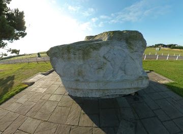 united-kingdom/angus/attraction/airedale-terriers-monument
