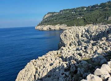 italy/pompeii/attraction/sentiero-dei-fortini-faro-punta-carena