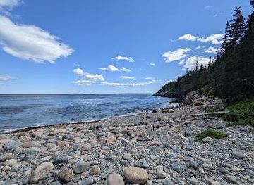 maine/bar-harbor/attraction/hunters-beach