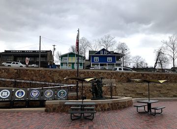 missouri/branson/attraction/liberty-plaza