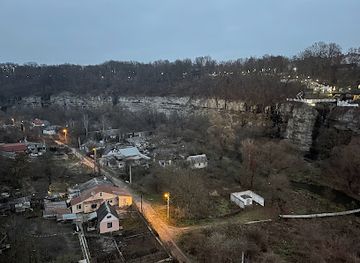 ukraine/ternopil-region/attraction/bee-monument