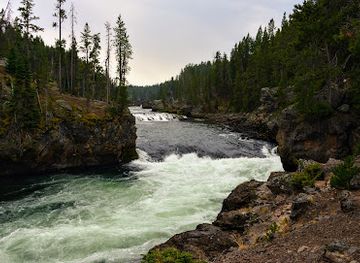 montana/yellowstone-national-park/attraction/brink-of-the-upper-falls