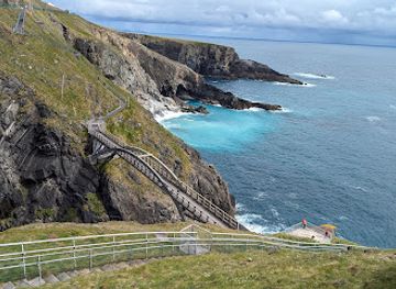 ireland/mizen-head/attraction/wild-atlantic-way-signature-discovery-point-mizen-head