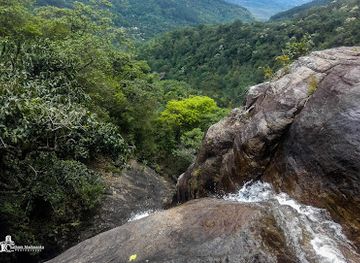 sri-lanka/knuckles-mountain-range/attraction/bambaraganoya-waterfall