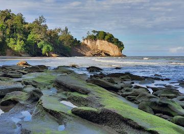 malaysia/miri/attraction/hidden-beach-waterfall