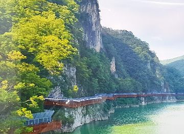 south-korea/north-chungcheong-province/attraction/suyanggae-light-tunnel