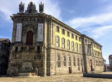 portugal/guimaraes/attraction/antiga-cadeia-da-relacao-do-porto