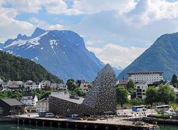 norway/more-og-romsdal/attraction/andalsnes